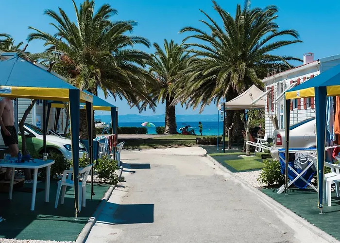 Happy Camp Mobile Homes In Castello & Summer 营地 3*